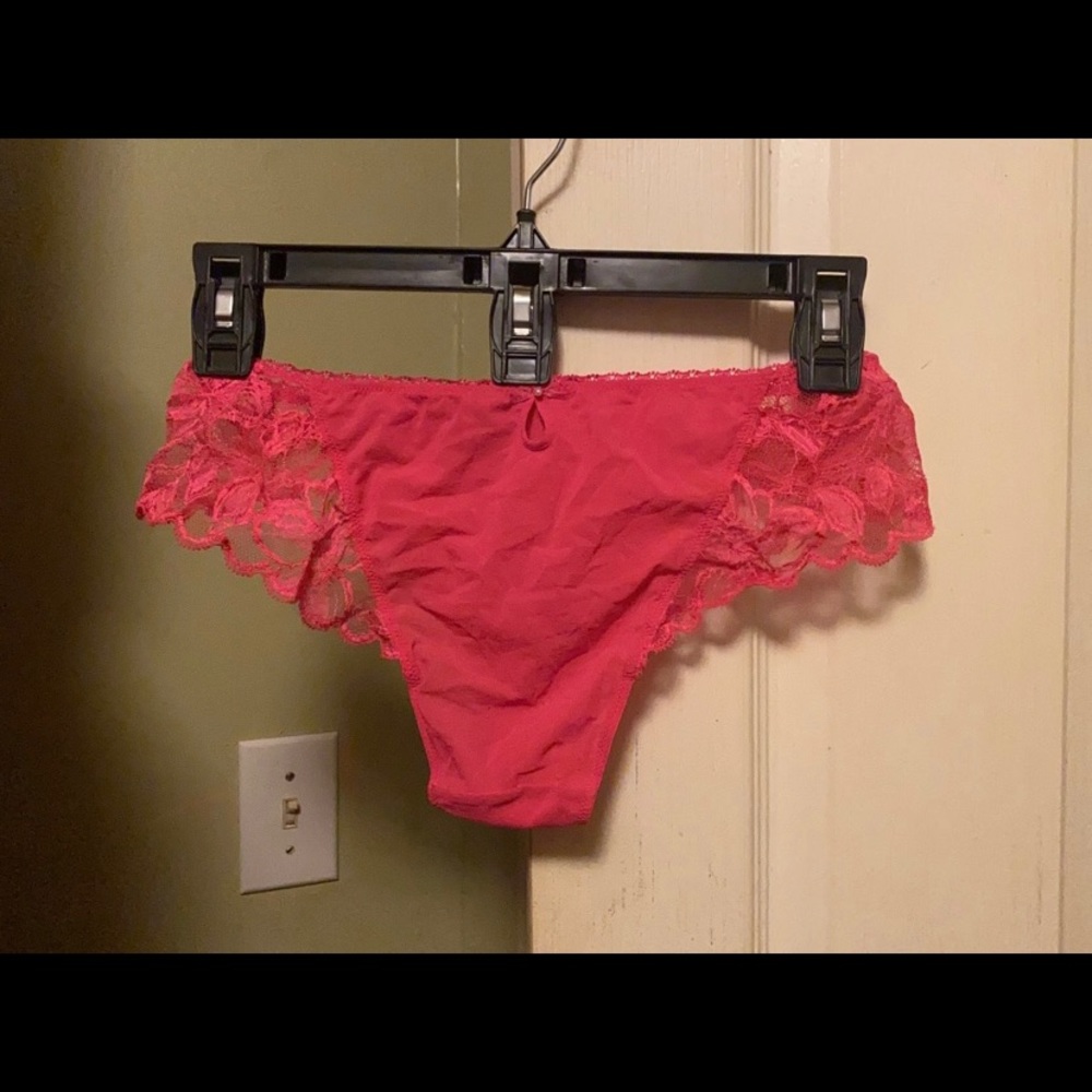 Victoria's Secret Bra & Panties - Picture 6 of 9